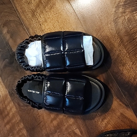 ALL BLACK Puffy Round Lugg (Women's) Size 38 (7.5) - Picture 2 of 3